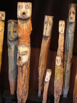 Les Âmes errantes, bois sculptés polychromes © Tô Bich HAI